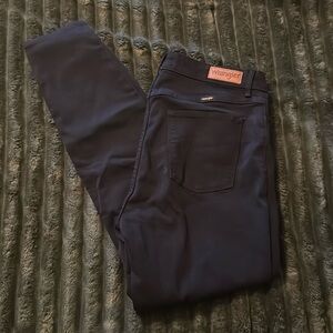 NWT black wrangler, skinny jeans, high-rise